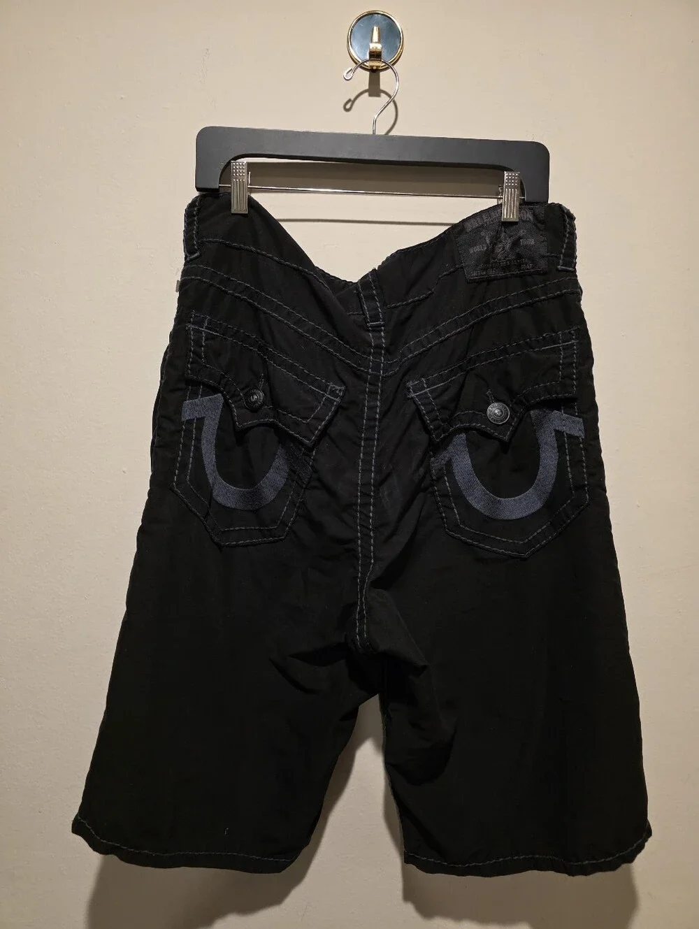 TRUE RELIGION Mens Big T Board Shorts Swim Trunks Black Horseshoe Size 36